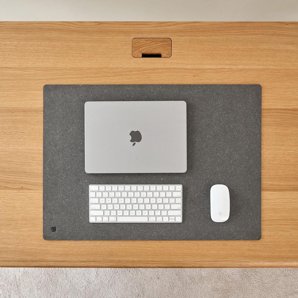 Tấm trải bàn làm việc NaturalSwift 66x47cm, màu ghi đậm