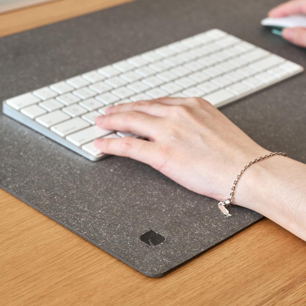 Tấm trải bàn làm việc NaturalSwift 90x30cm, màu ghi đậm