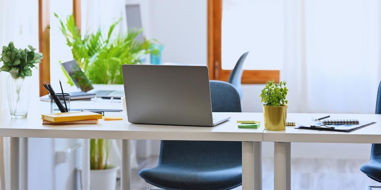 Bàn làm việc phong cách Bắc Âu – Thiết kế tối giản, tinh tế cho không gian hiện đại