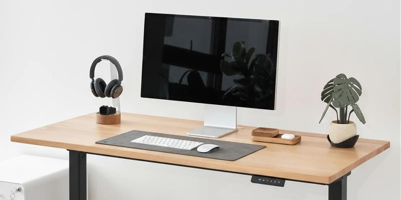 Bàn làm việc phong cách tối giản: Khi không gian gọn gàng giúp bạn làm việc tốt hơn