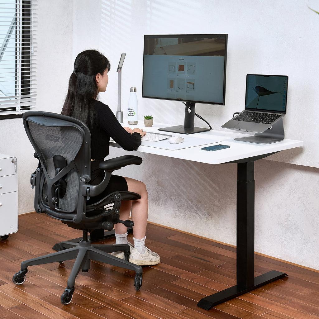Bàn nâng hạ tự động văn phòng trang bị 2 động cơ giúp điều chỉnh chiều cao của bàn phù hợp với nhu cầu của người dùng