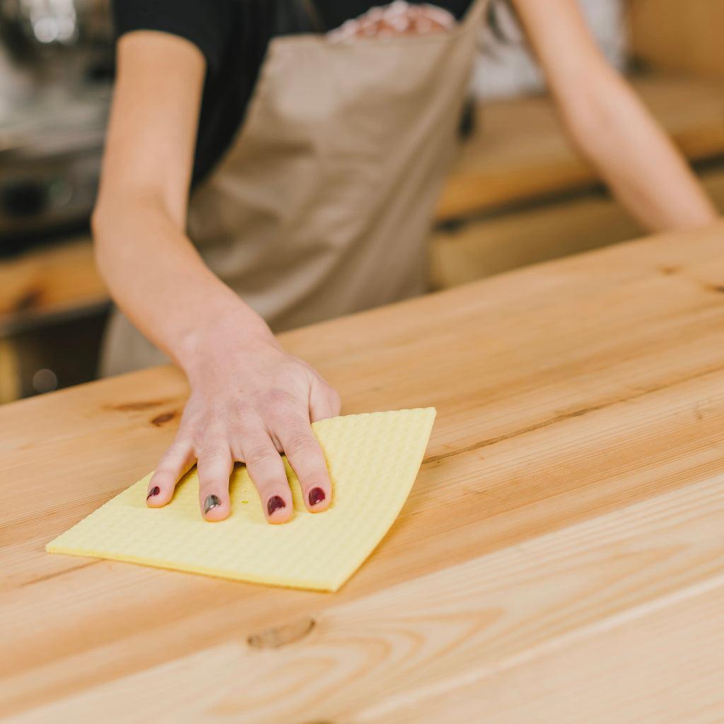 Quy trình sản xuất bàn nâng hạ - Lau dầu